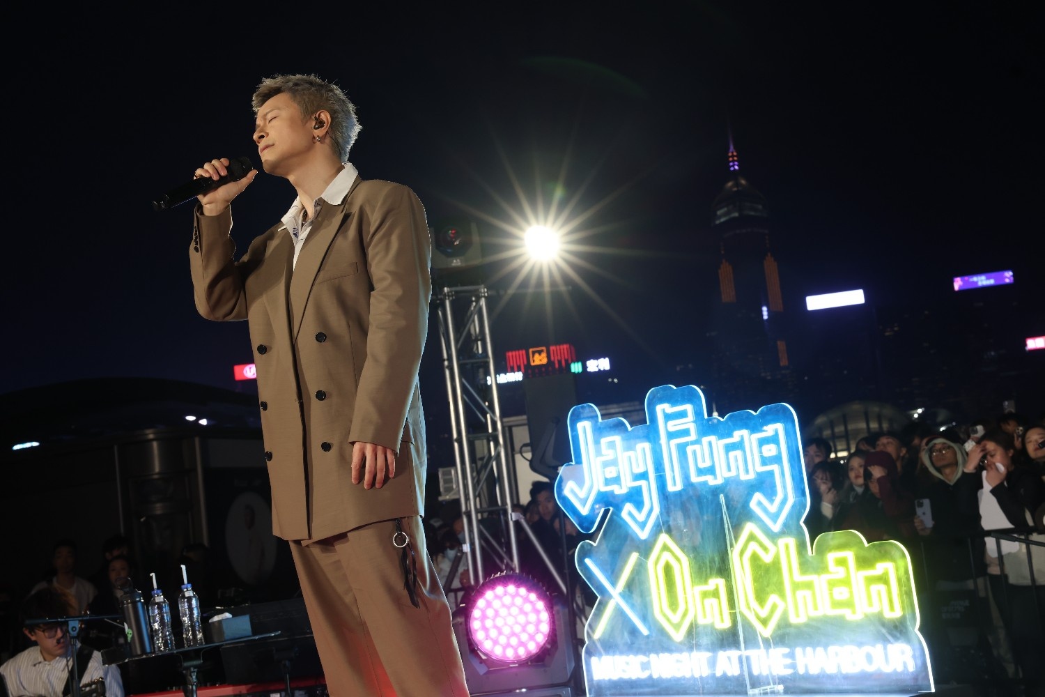 Jay Fung 馮允謙 x On Chan 陳健安 Music Night at the Harbour